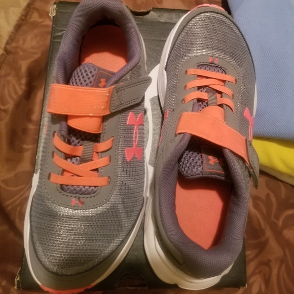 Sneakers - Picture 2 of 3